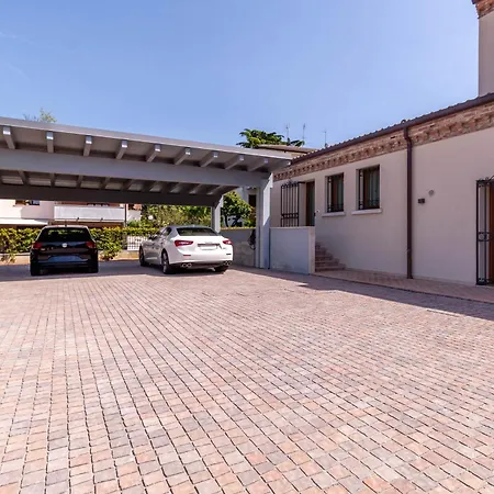 Giulia Villa *